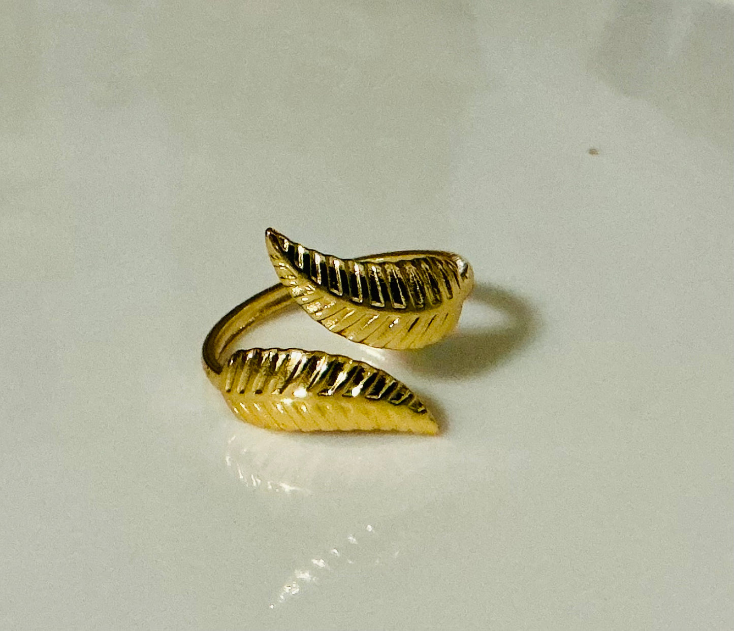 variegated leaf motif 18K gold Plated Anit Tarnish LumenLoop ring